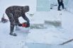 Строительство ледового городка в Тазовском.