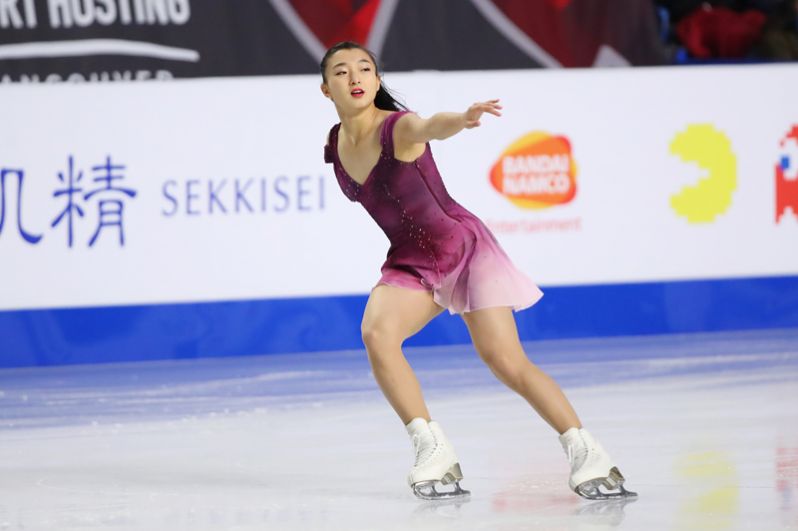 Каори Сакамото (Япония) выступает в короткой программе женского одиночного катания в финале Гран-при по фигурному катанию в Ванкувере.