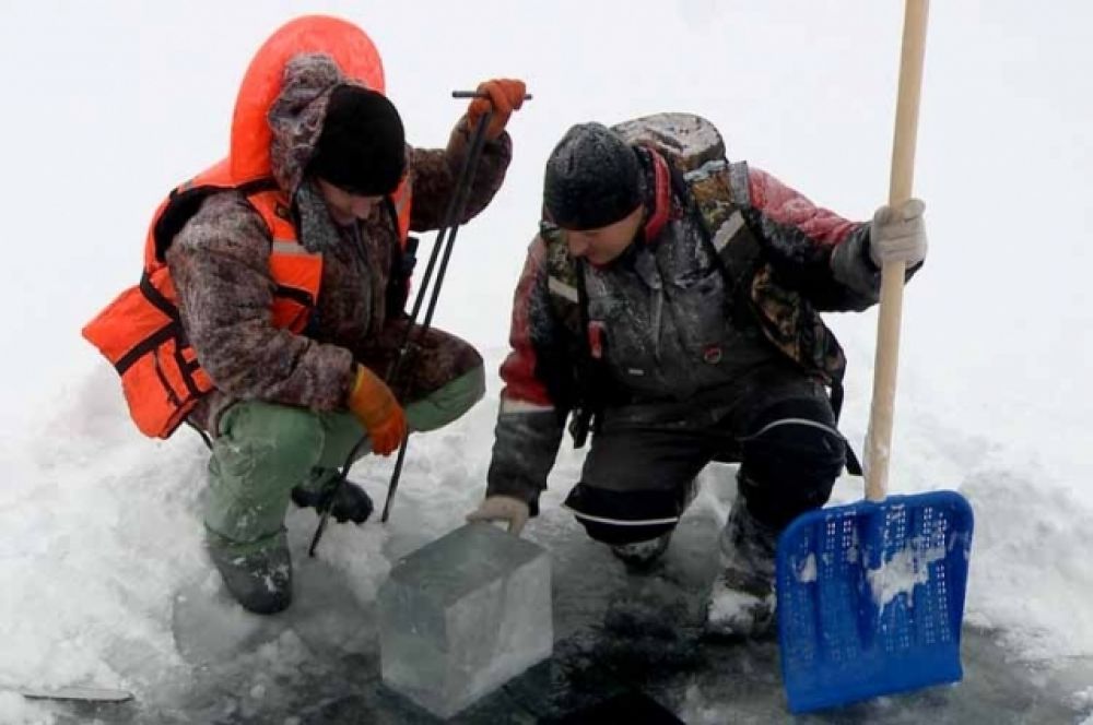 На строительство ледового городка в Ноябрьске потратят 10 тысяч ледяных кирпичей. 