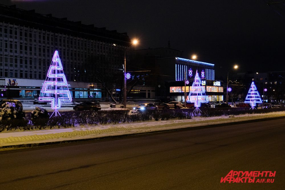 В этом году для украшения города разработали единый стиль.