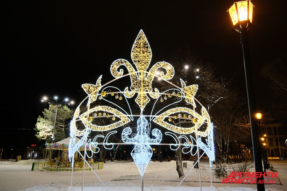 Маски у театра оперы и балета.