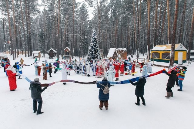Акция «Всекузбасский шарф для Деда Мороза» состоялась в минувшие выходные.