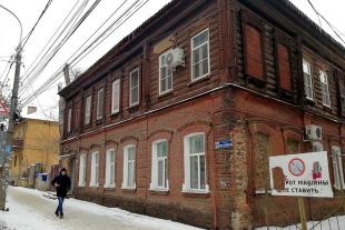 В доме по ул. Сакко и Ванцетти до сих пор живут люди.