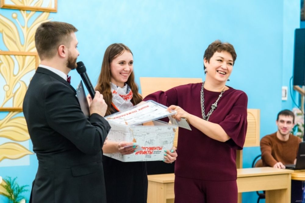 ЧелГу подарил нам огромный торт!
