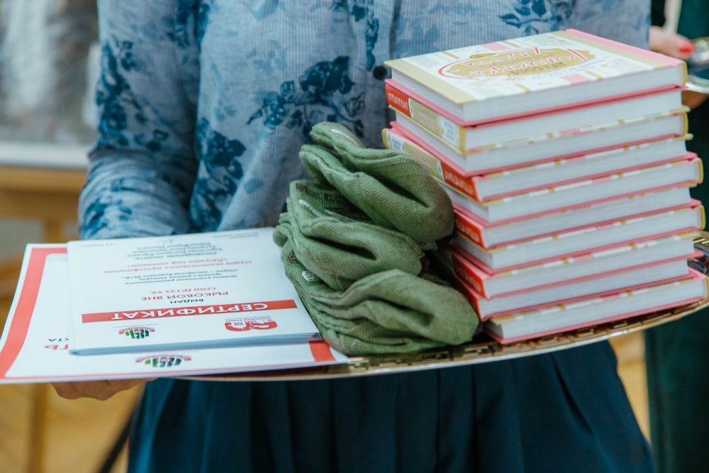 Подарки для школьников.