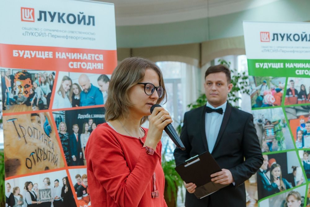 Супруга художника Александра Жунёва пожелала участникам конкурса оставаться яркими и мечтать.