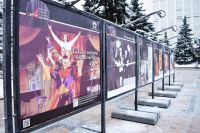 «Живите театром!»: в Тюмени открылась новая уличная выставка