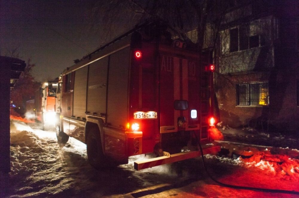 К месту происшествия стянуто 12 единиц спецтехники