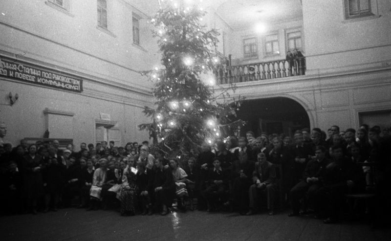 Новогодний вечер в актовом зале средней школы № 11, декабрь 1956 г.