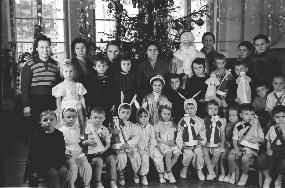 Новогодний праздник в заводском детском саду.