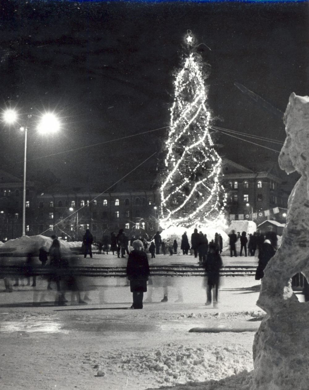 Главная ёлка Свердловского района у ДК им. Свердлова, 1985 г.