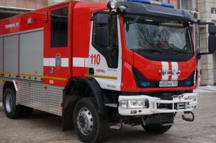 На пожар выезжали восемь автомобилей МЧС.