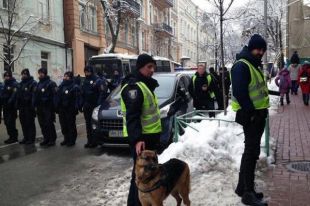 В центре Киева полиция задержала мужчин с оружием