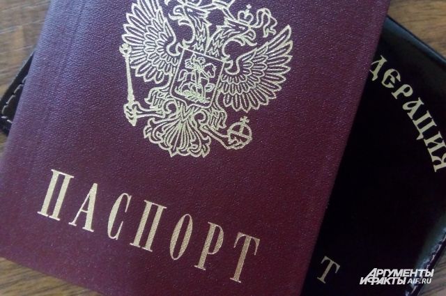 Глава Тюменского района вручила паспорта талантливым школьникам