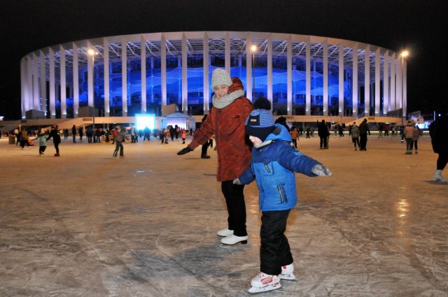 Каток перед стадионом «Нижний Новгород»
