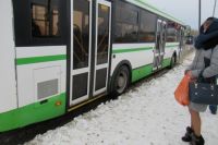 В Тюмени пять человек пострадали в результате столкновения двух автобусов