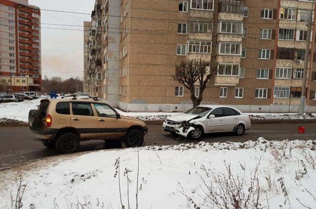 На улице Красноармейская семилетняя девочка получила травмы при столкновении автомобиля Ravon с ВАЗом. 