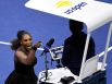 Американская теннисистка Серена Уильямс кричит на судью Карлоса Рамоса в финале US Open в Национальном теннисном центре имени Билли Джина Кинга, Нью-Йорк, 8 сентября 2018 года. 