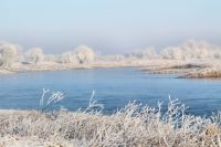 Температура воды в зимней Ангаре чуть выше 3 градусов Цельсия. 