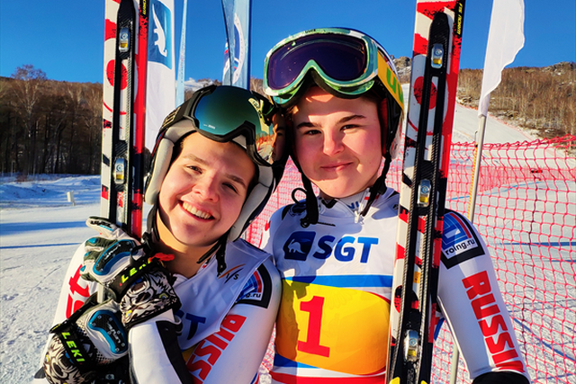 Победительница гонки Елизавета Тимченко (слева) и бронзовый призер Ольга Погребицкая (справа). 