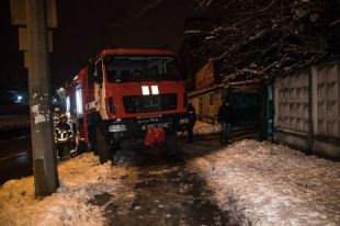 В ночь на четверг, 20 декабря, на одной из киевских станций техобслуживания по адресу улица Хоткевича, 13 произошел пожар, во время которого погиб охранник.
