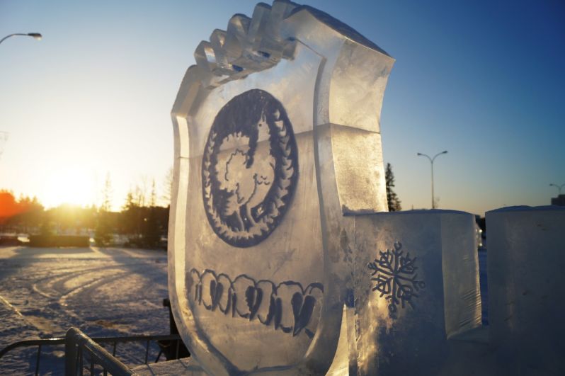 И ледяной герб города.