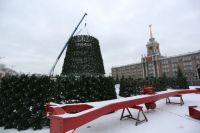 Несколько лет Площадь 1905 года в Екатеринбурге украшала искусственная ель. 