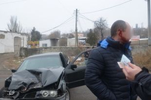 В Николаеве столкнулись два авто: одному из водителей оторвало часть уха