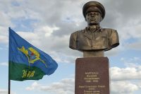 Памятник Василию Маргелову в Донецке.