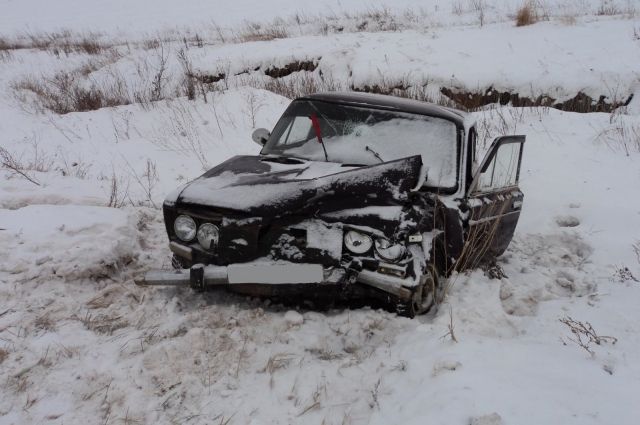 На трассе Бугуруслан–Абдулино в ДТП с ВАЗом и Renault пострадала женщина