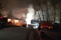 В Тюмени СТО на улице Одесской тушили более 30 пожарных