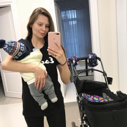 Телеведущая и актриса Алена Мусиенко стала мамой в октябре 2018 года - на свет появился мальчик. Отцом ребенка является брат министра инфраструктуры Украины Максим Омелян.