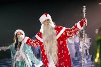 Фанис Зиганшин играет Деда Мороза на Главной елке республики.