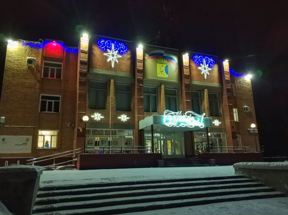 В Нововятском районе ежегодно здесь украшают только два здания: территориальное управление…