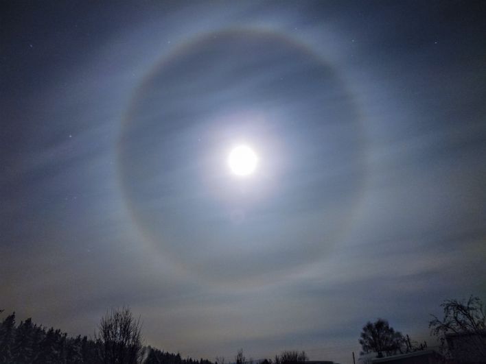 Яркое лунное гало над Даровским. 1 Января 2015 год