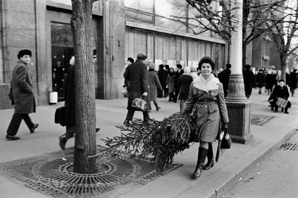 Накануне Нового года в центре Москвы. 1972 год.