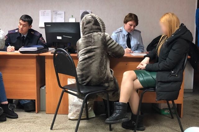 В Оренбурге во время ночного рейда в кафе задержаны несовершеннолетние.