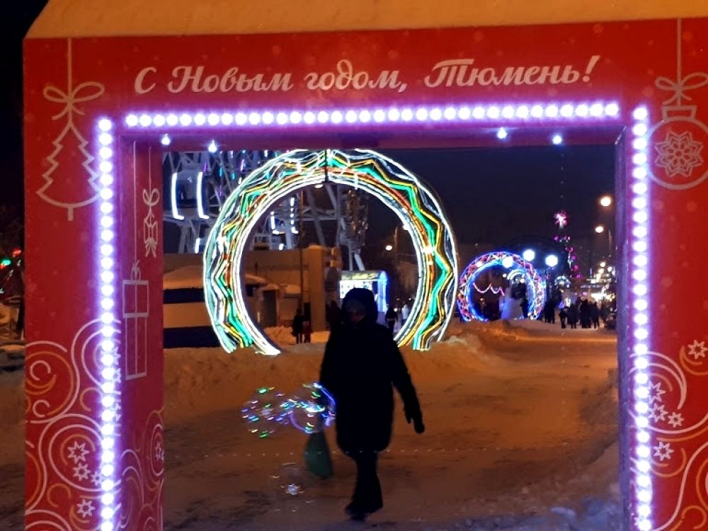 Фотокадр в двойной рамке - на Цветном бульваре в Тюмени.