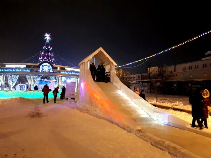 Горка на Цветном бульваре в Тюмени.