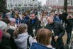 8 марта в Ростове мужчины раздавали на улице тюльпаны представительницам прекрасной половины человечества