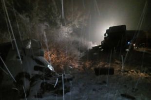 Двое людей погибли на месте, еще пятерых госпитализировали.