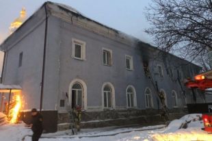 Пожар в Киево-Печерской лавре: огонь охватил 200 квадратных метров здания