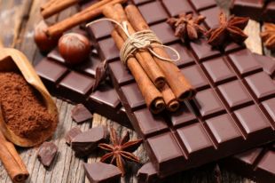 Ученые рассказали, как шоколад помогает от кашля