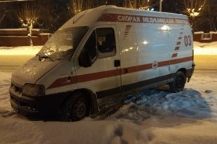 Пострадавшую женщину увезли в больницу.