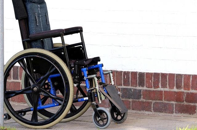 В Лабытнанги после вмешательства прокуратуры инвалида обеспечили коляской