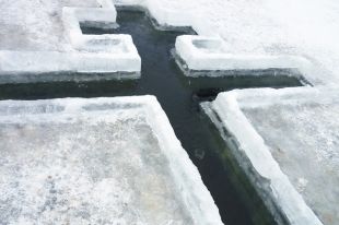 Где в Киеве можно окунуться в прорубь на Крещение: список локаций
