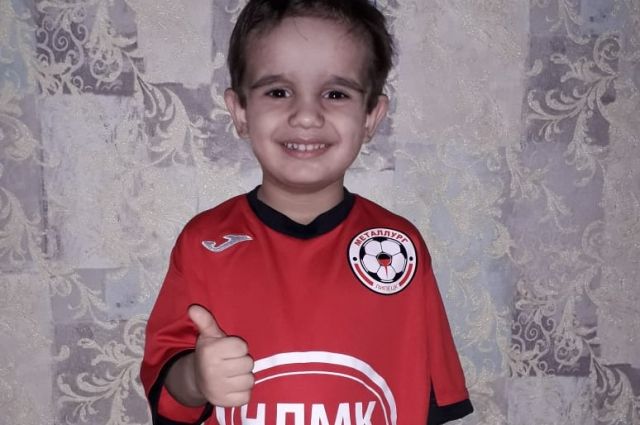 Маленький Лионель Месси Николаевич тоже живет футболом.