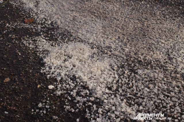 С начала зимы на дороги мегаполиса высыпано 69 830 тонн пескосоляной смеси