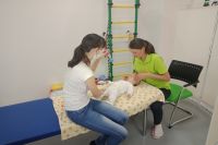 С малышами Ноябрьска занимаются неврологи из Омска