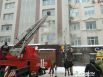 Дым валил из двух окон здания по улице Монастырской.